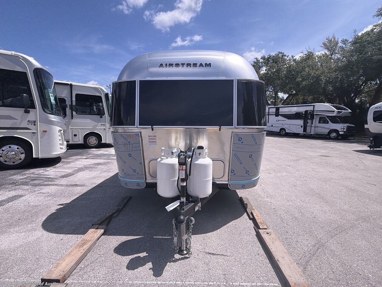 New 2026 Airstream Globetrotter 27FB Twin available in Buda, Texas