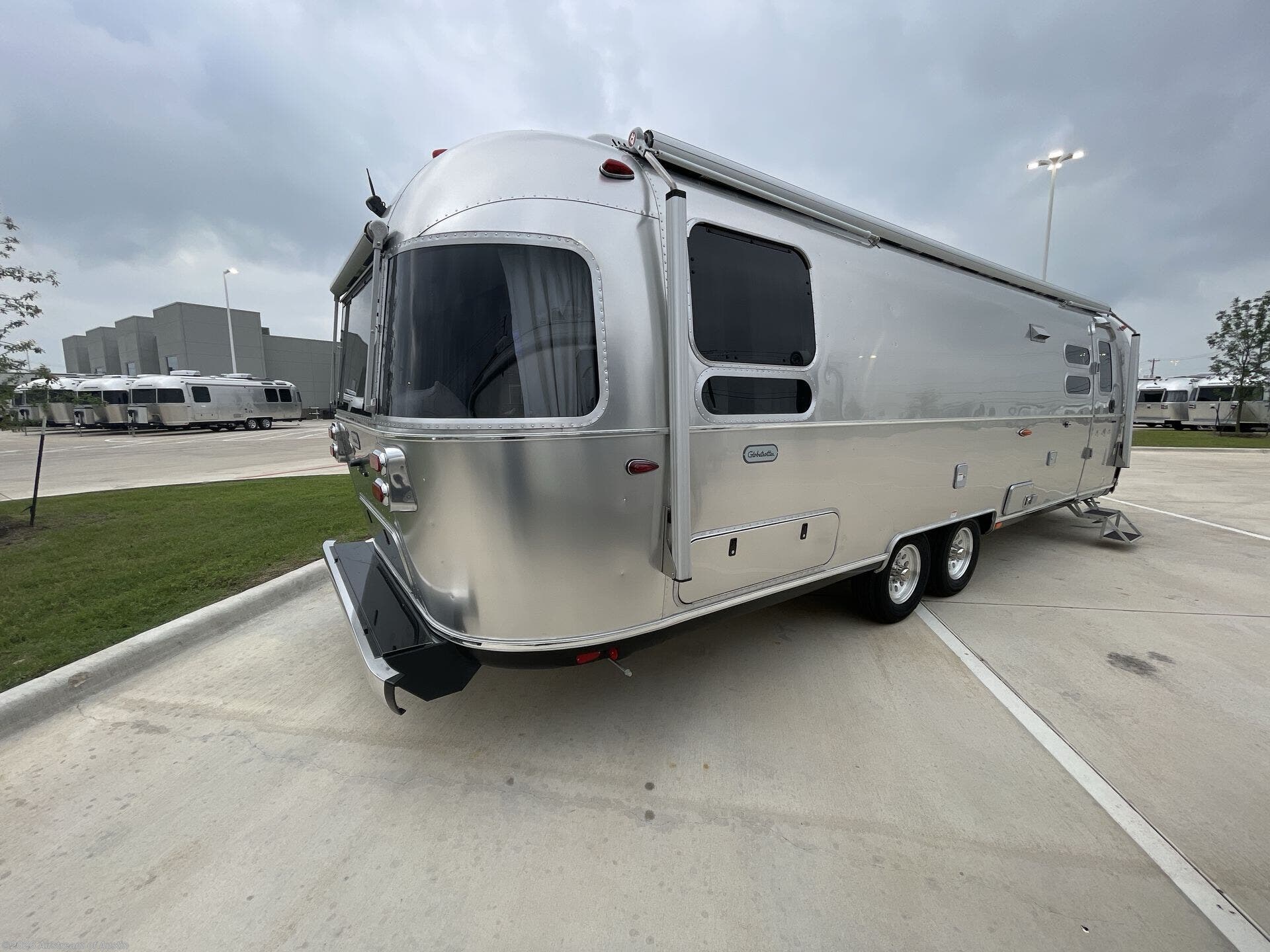 New 2027 Airstream Globetrotter 30RBT available in Buda, Texas