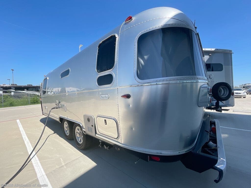 Used 2022 Airstream Flying Cloud 25FB available in Buda, Texas