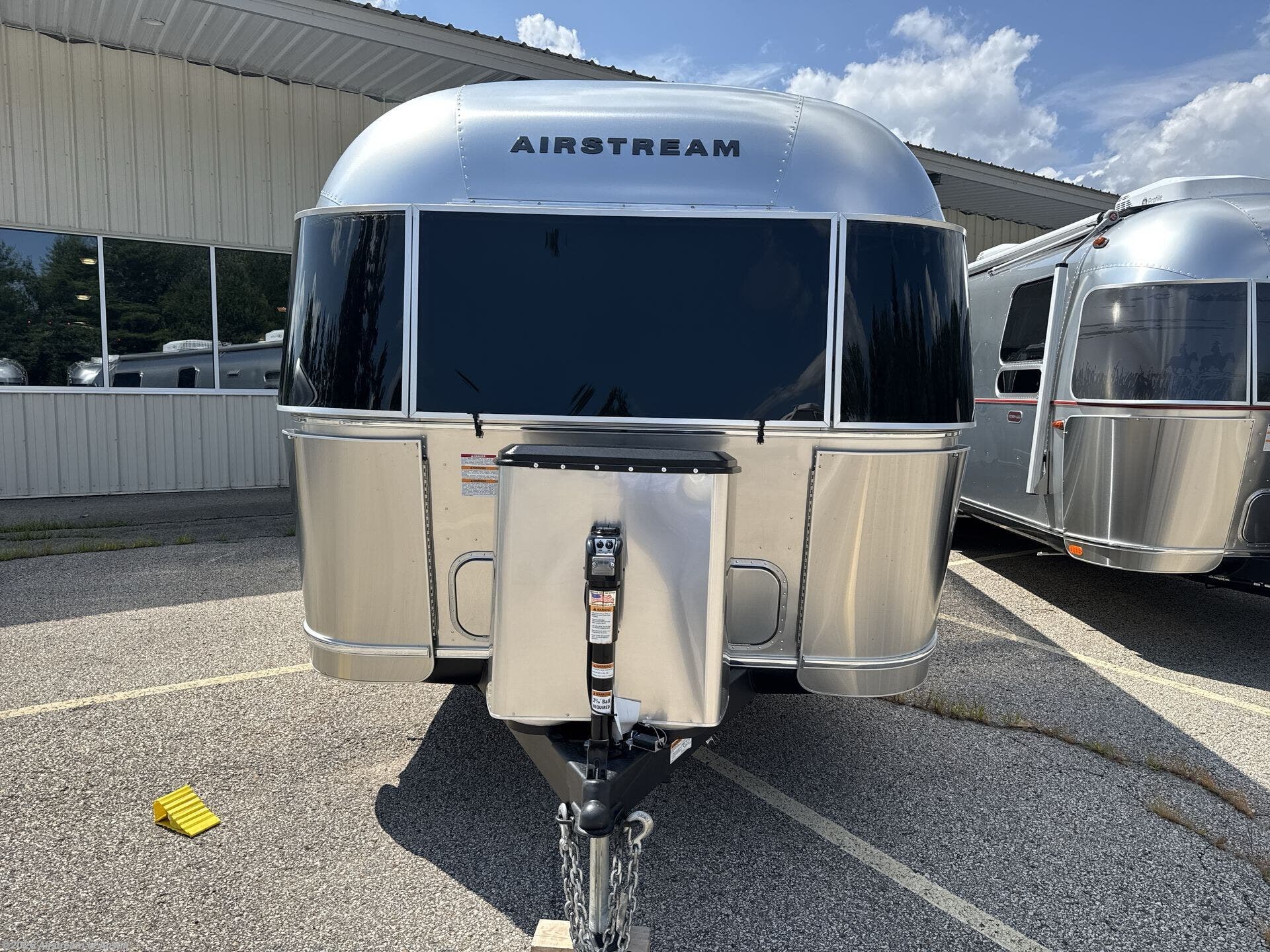 New 2027 Airstream Flying Cloud 27FB available in Buda, Texas