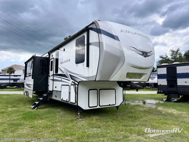 Used 2022 Keystone Avalanche 390DS available in Bushnell, Florida