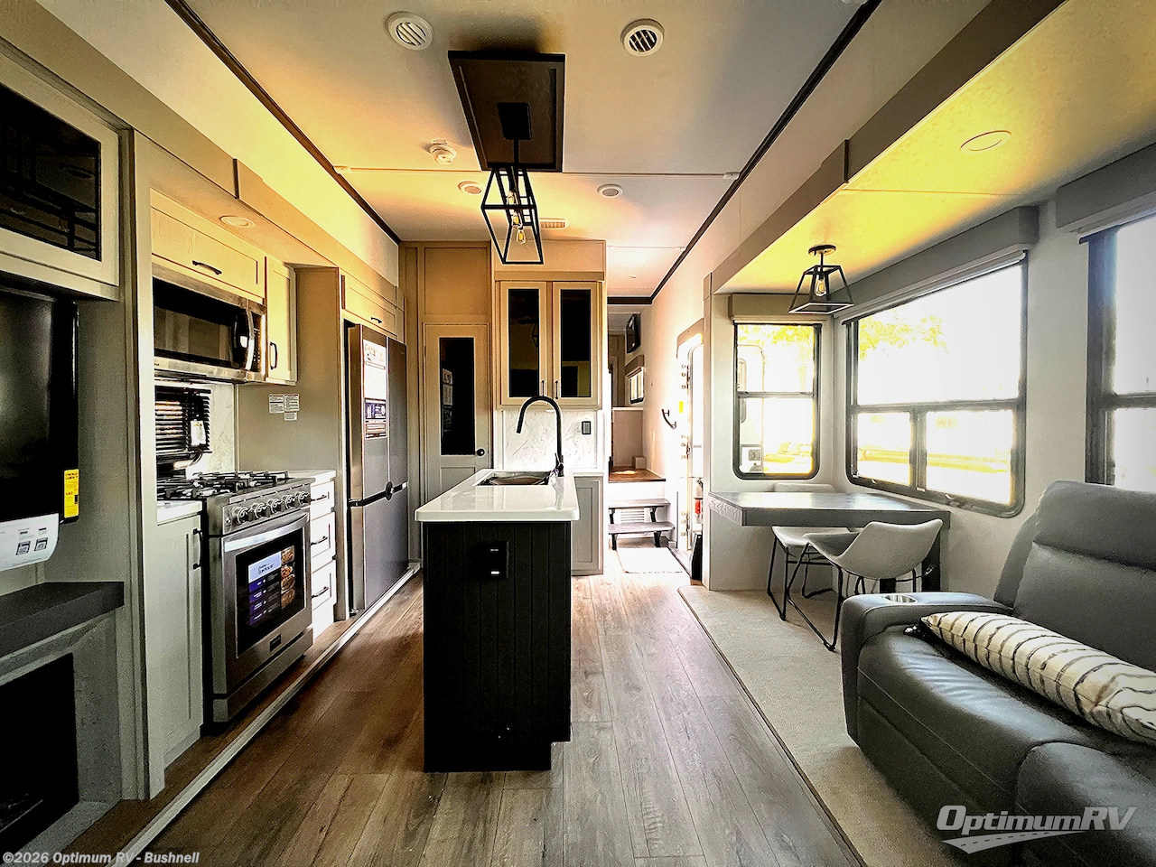 New 2025 Palomino Columbus 376DS available in Bushnell, Florida