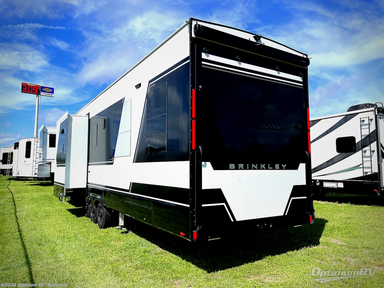 2024 Brinkley RV Model G 4000 - Used Fifth Wheel For Sale by Optimum RV - Bushnell in Bushnell, Florida features Slideout, Awning