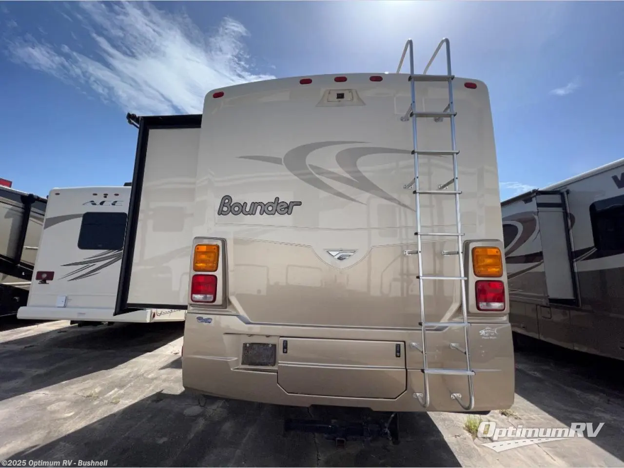 Used 2008 Fleetwood Bounder 38P available in Bushnell, Florida
