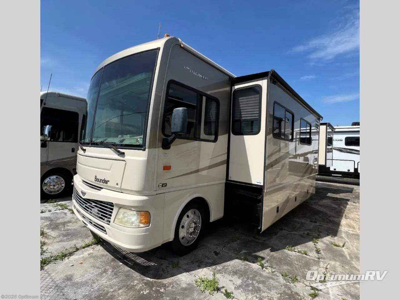 2008 Fleetwood Bounder 38P - Used Class A For Sale by Optimum RV - Bushnell in Bushnell, Florida features Slideout