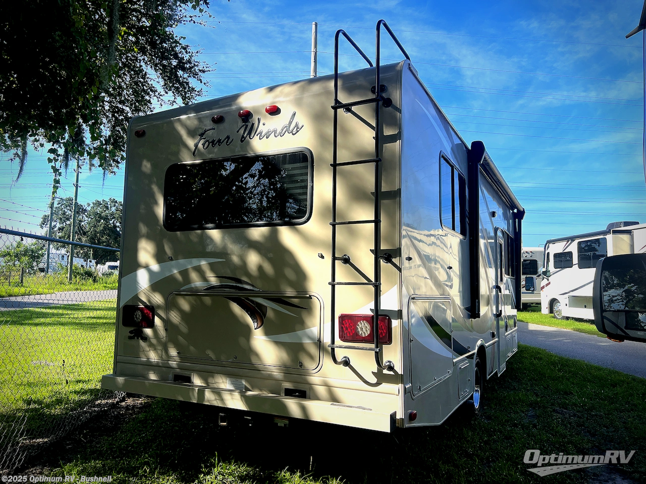2017 Four Winds Four Winds 28Z - Used Class C For Sale by Optimum RV - Bushnell in Bushnell, Florida features Slideout, Awning