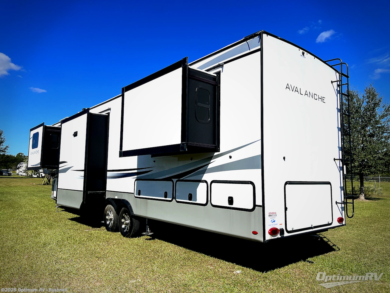 2023 Keystone Avalanche 360FL - Used Fifth Wheel For Sale by Optimum RV - Bushnell in Bushnell, Florida features Slideout, Awning
