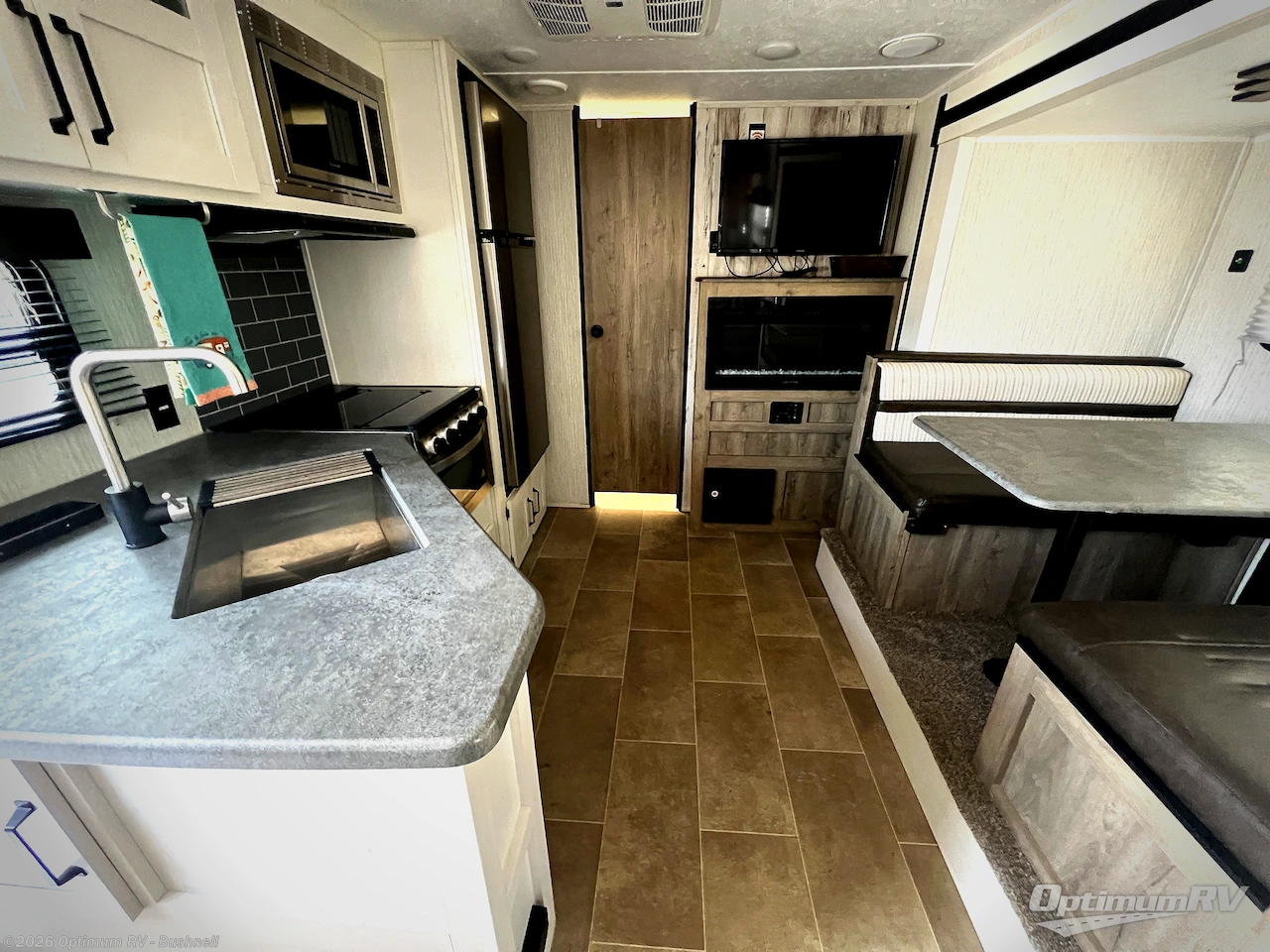 Used 2021 Palomino Puma XLE Lite 24FBSC available in Bushnell, Florida