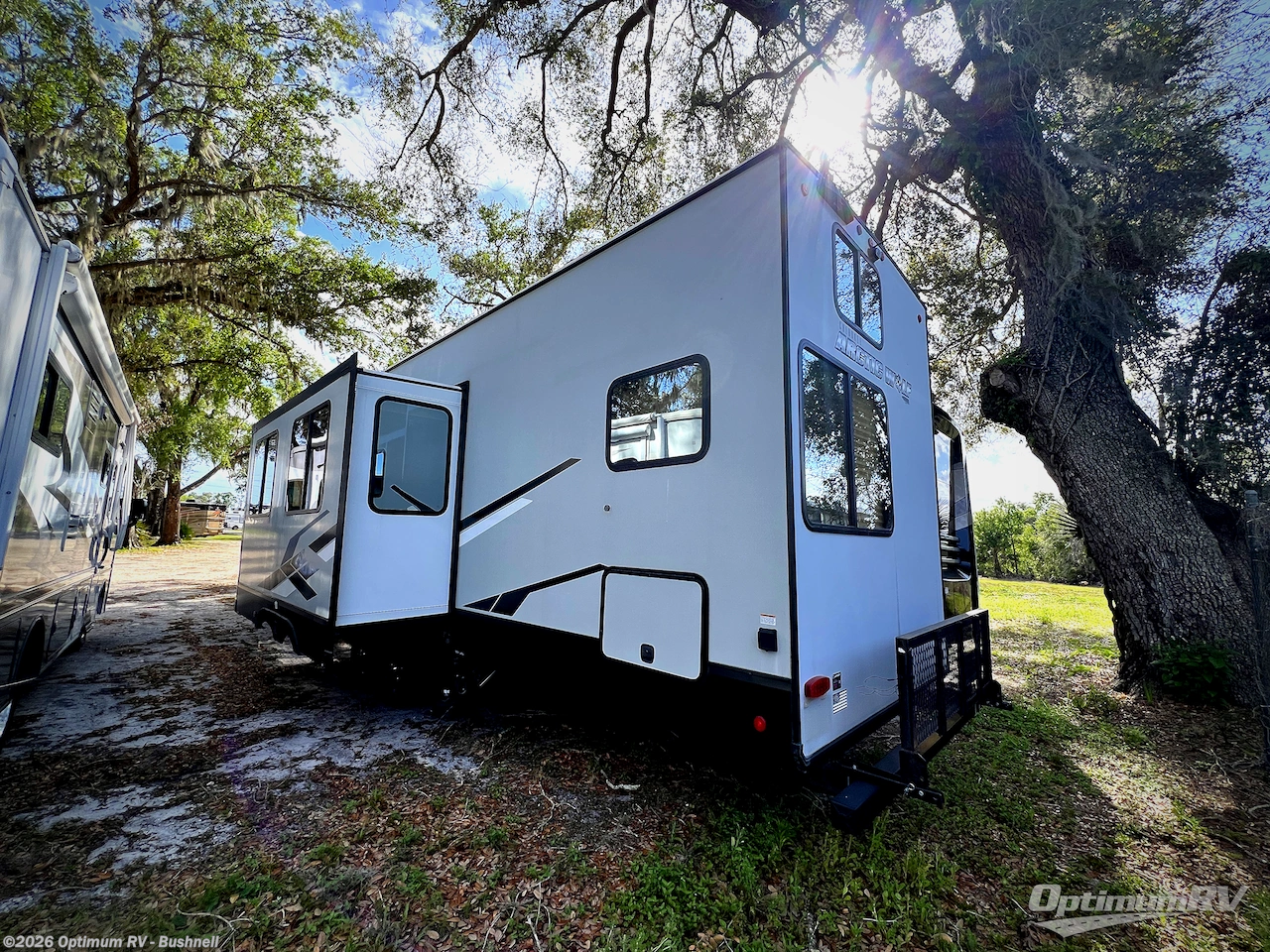 2023 Forest River Cherokee Arctic Wolf Suite 3770 - Used Fifth Wheel For Sale by Optimum RV - Bushnell in Bushnell, Florida features Awning, Slideout