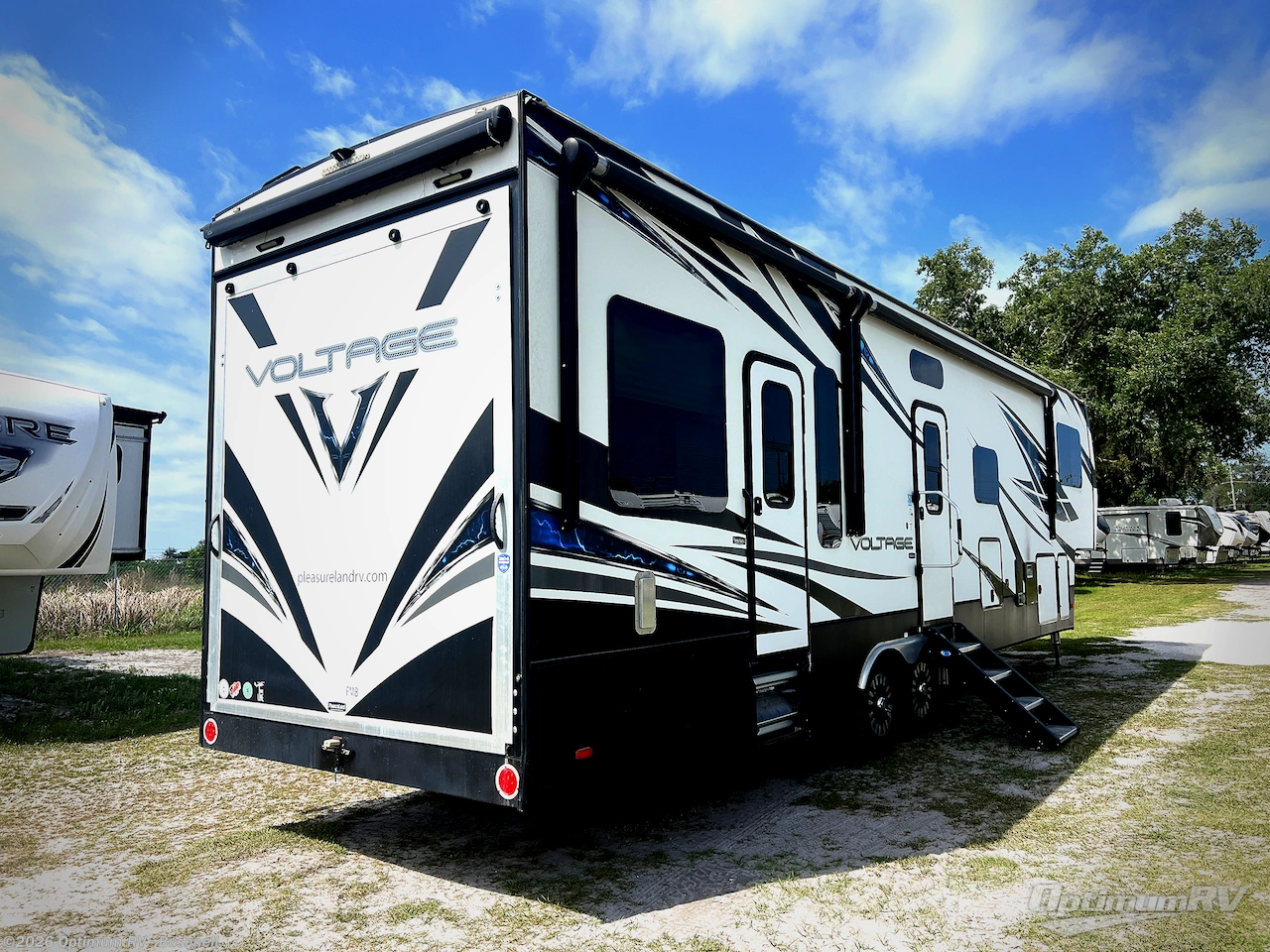 2018 Voltage V3705 by Dutchmen from Optimum RV - Bushnell in Bushnell, Florida