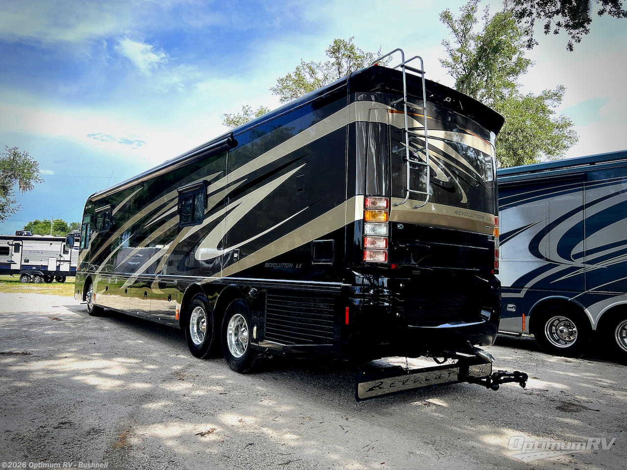 2010 Fleetwood Revolution LE 42T - Used Class A For Sale by Optimum RV - Bushnell in Bushnell, Florida features Slideout