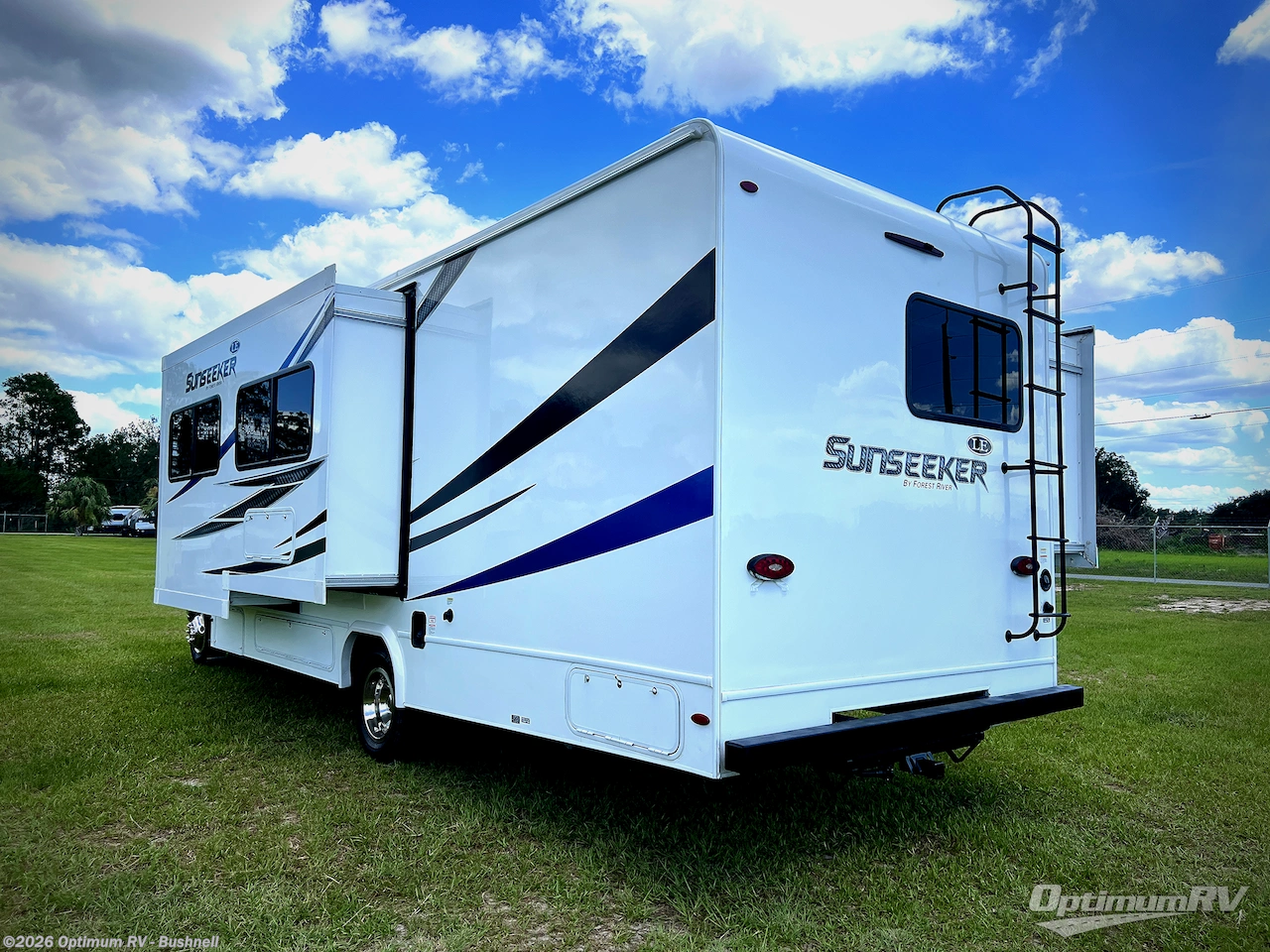 2020 Forest River Sunseeker LE 2550DSLE Chevy - Used Class C For Sale by Optimum RV - Bushnell in Bushnell, Florida features Slideout, Awning