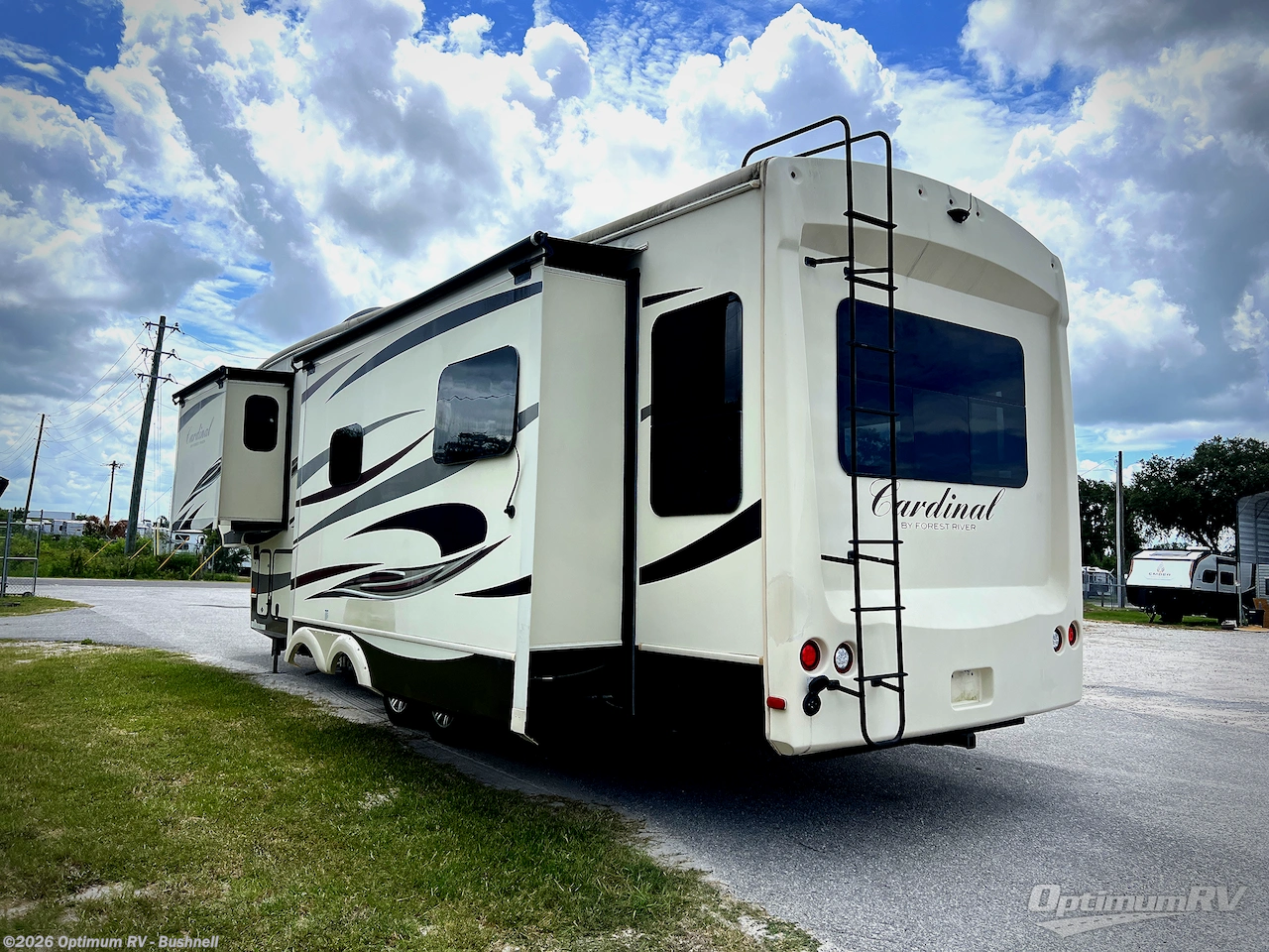 2016 Forest River Cardinal 3250RL - Used Fifth Wheel For Sale by Optimum RV - Bushnell in Bushnell, Florida features Slideout