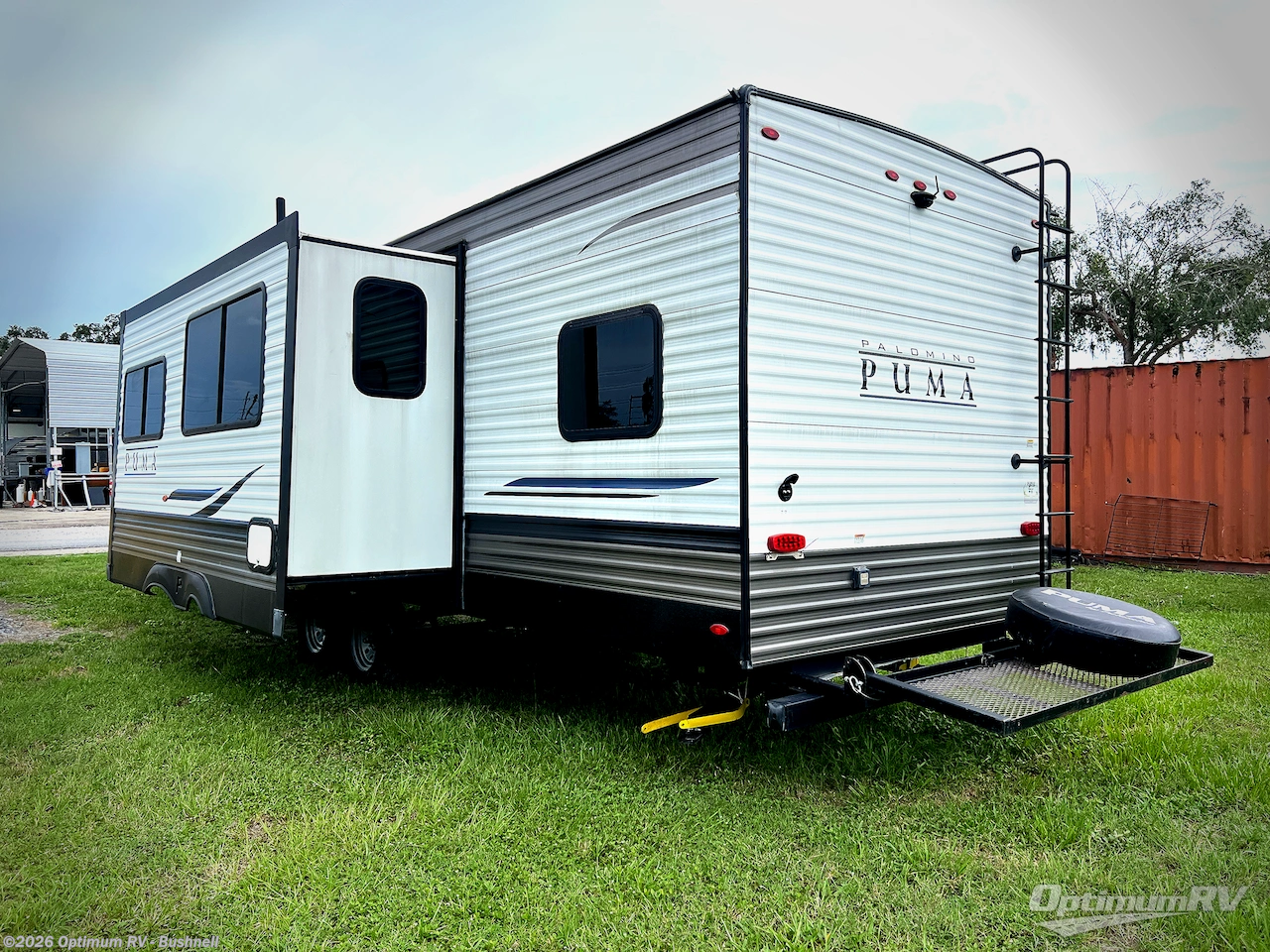 2022 Palomino Puma 28BHSS2 - Used Travel Trailer For Sale by Optimum RV - Bushnell in Bushnell, Florida features Awning, Slideout