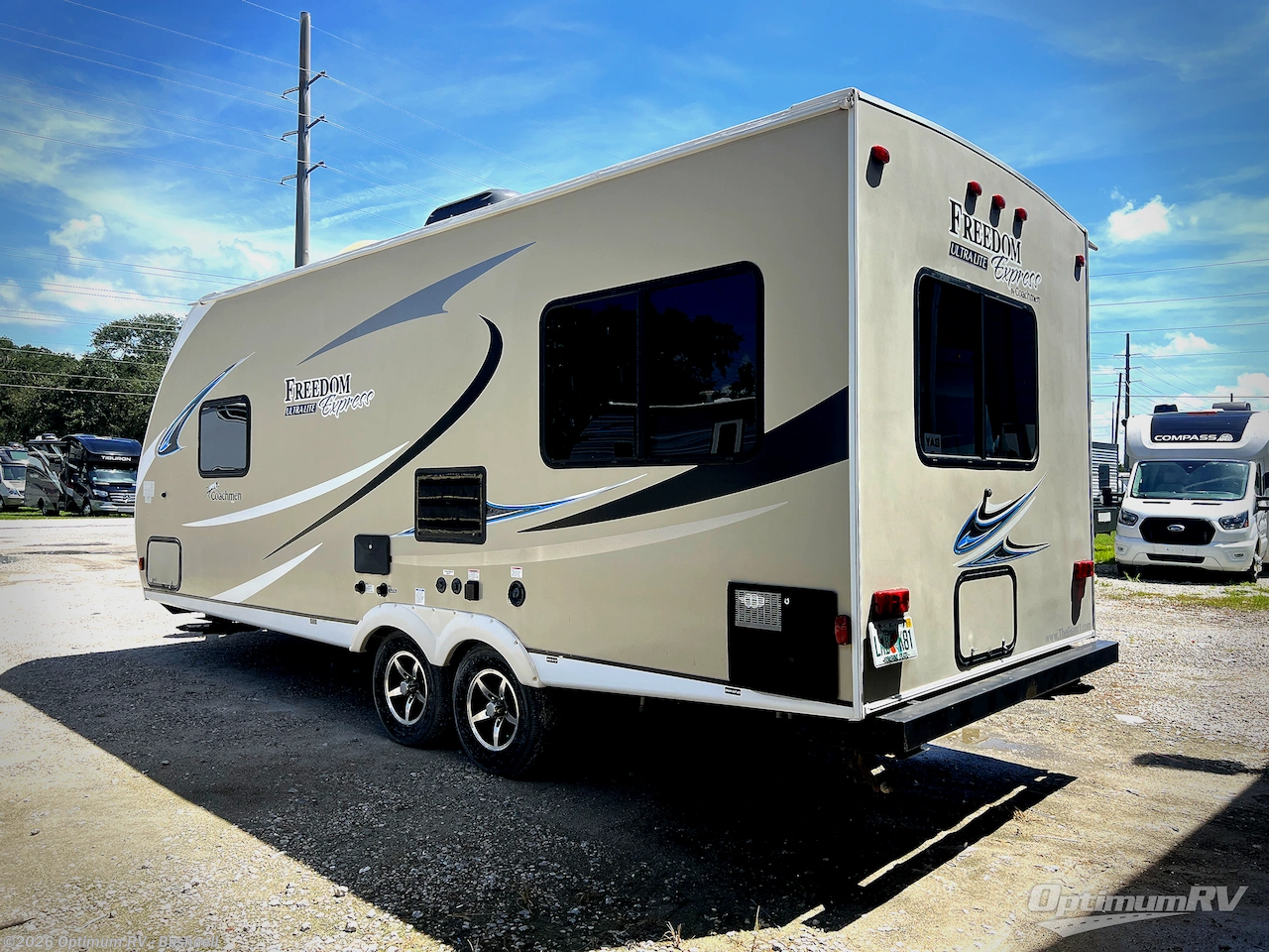 2019 Coachmen Freedom Express Ultra Lite 204RD - Used Travel Trailer For Sale by Optimum RV - Bushnell in Bushnell, Florida features Awning