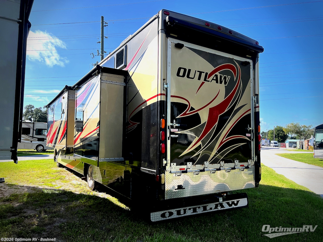 2015 Thor Outlaw 38RE - Used Class A For Sale by Optimum RV - Bushnell in Bushnell, Florida features Slideout