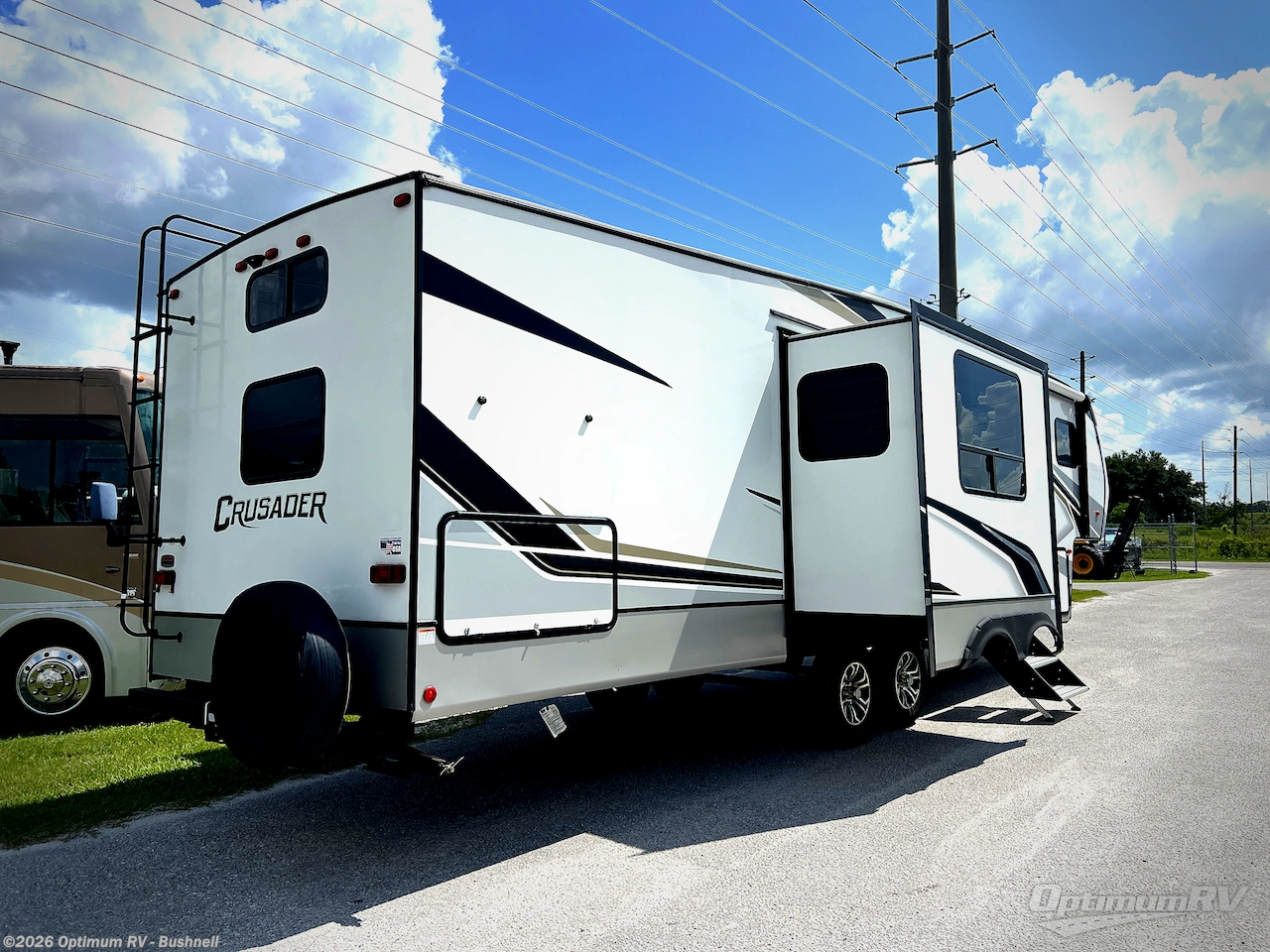 2022 Crusader Lite 33BH by Prime Time from Optimum RV - Bushnell in Bushnell, Florida