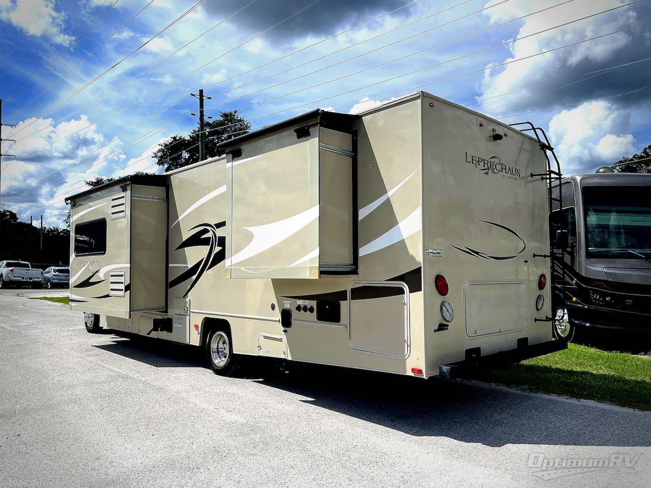 2015 Coachmen Leprechaun 317SA Ford 450 - Used Class C For Sale by Optimum RV - Bushnell in Bushnell, Florida features Slideout