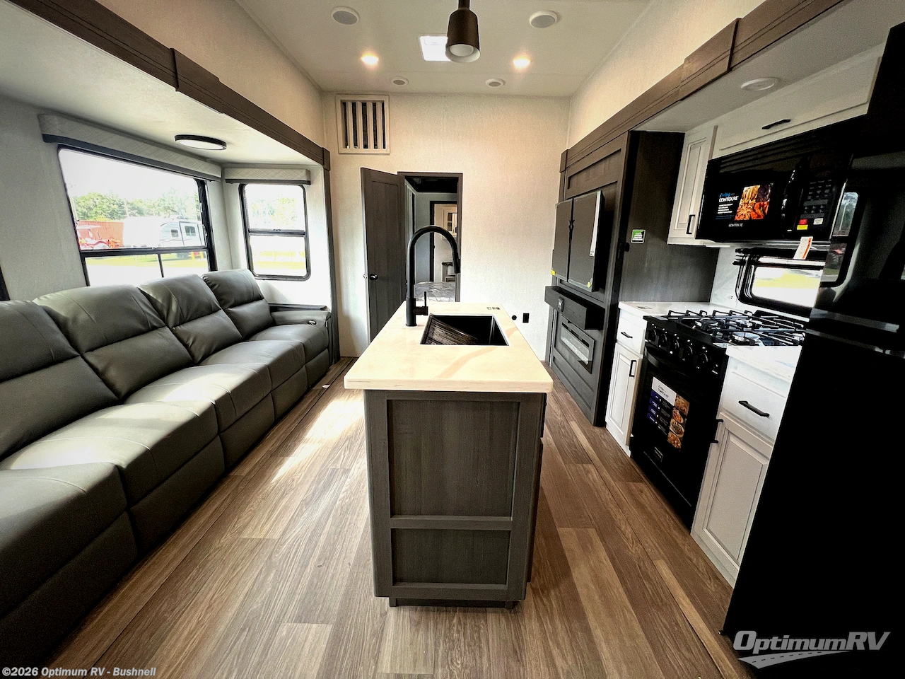 New 2027 East to West Tandara 389DS available in Bushnell, Florida