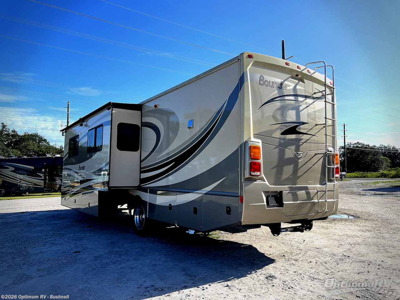 2012 Fleetwood Bounder 35K - Used Class A For Sale by Optimum RV - Bushnell in Bushnell, Florida features Slideout