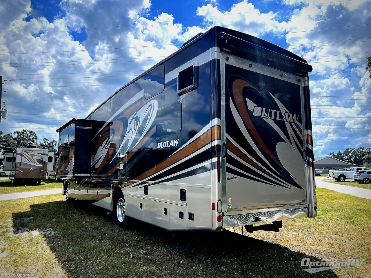 2017 Thor Outlaw 37RB - Used Class A For Sale by Optimum RV - Bushnell in Bushnell, Florida features Slideout