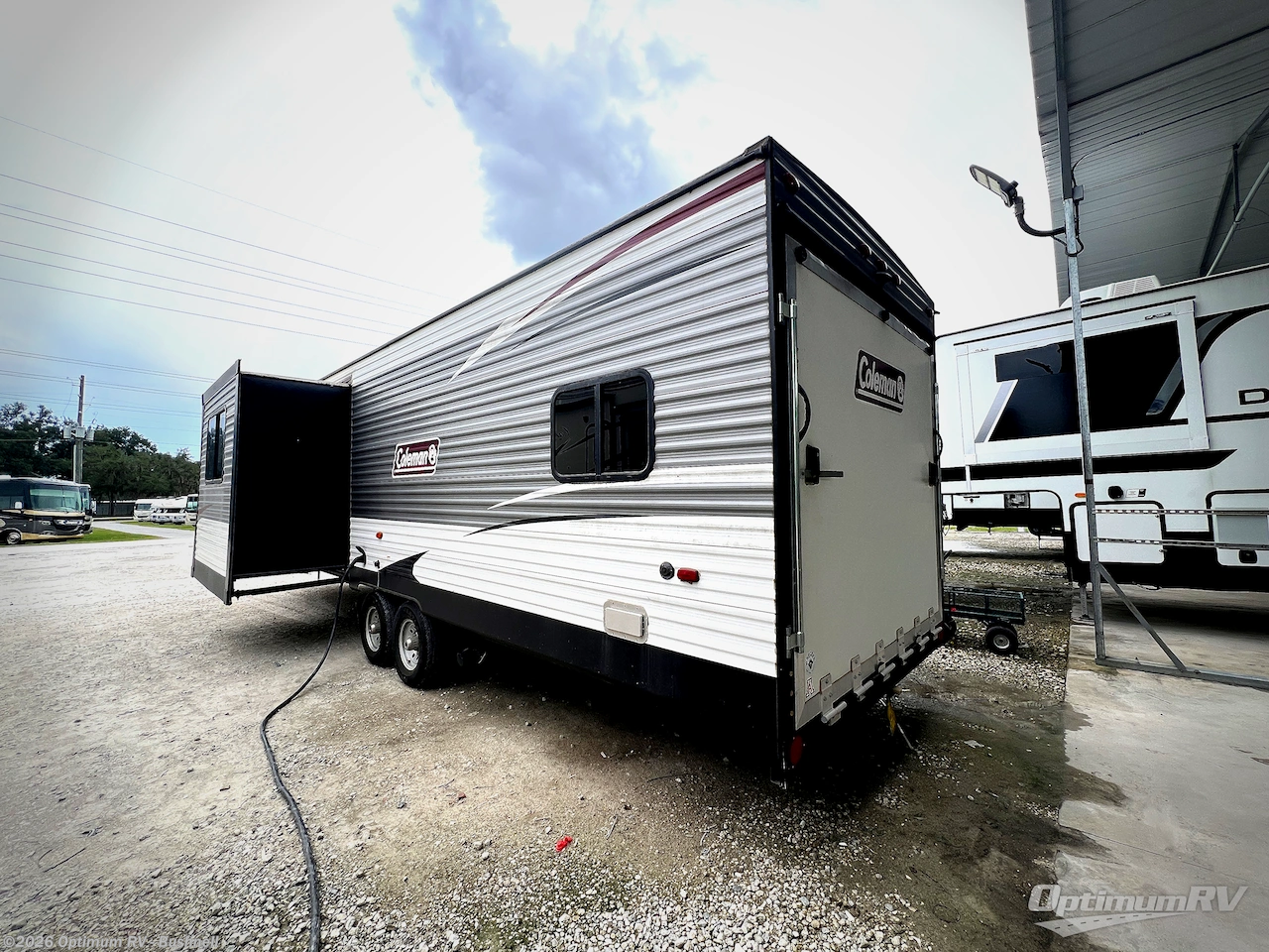 2020 Dutchmen Coleman Lantern Series 300TQ - Used Travel Trailer For Sale by Optimum RV - Bushnell in Bushnell, Florida features Slideout, Awning