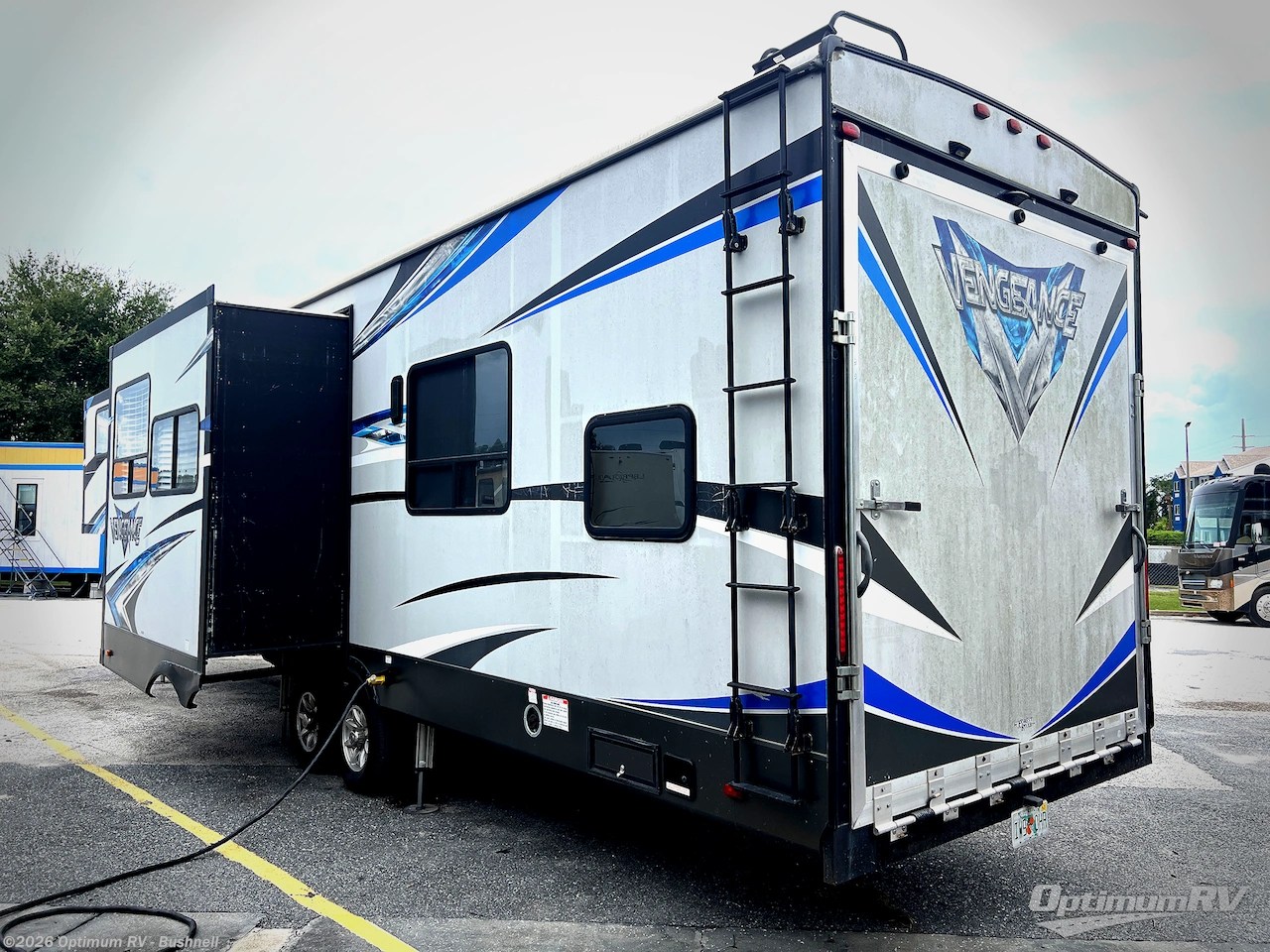 2018 Forest River Vengeance 320A - Used Fifth Wheel For Sale by Optimum RV - Bushnell in Bushnell, Florida features Awning, Slideout