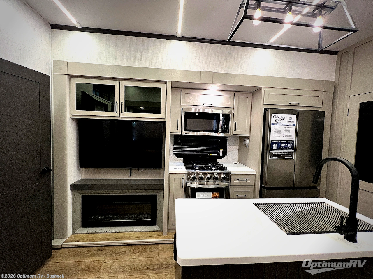 New 2025 Palomino Columbus 376DS available in Bushnell, Florida