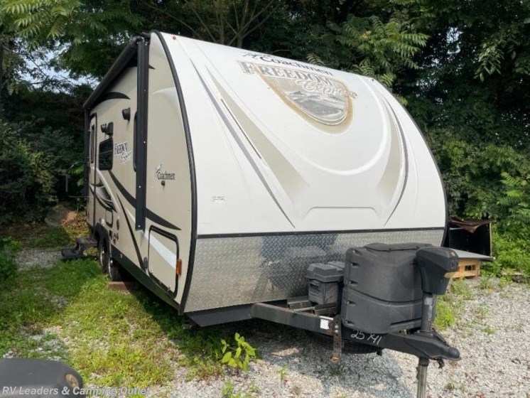 Used 2017 Coachmen Freedom Express Ultra Lite 192RBS available in Adamsburg, Pennsylvania