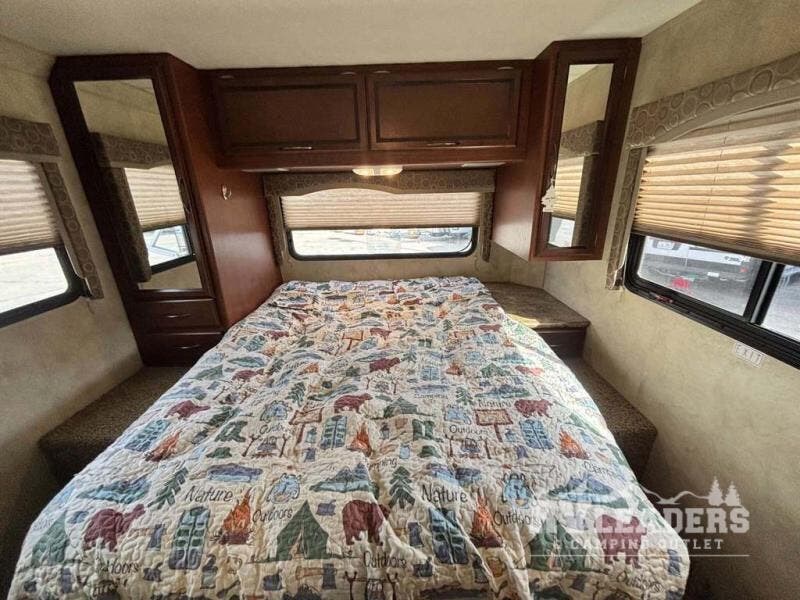 Used 2012 Thor Motor Coach Freedom Elite 28U available in Adamsburg, Pennsylvania