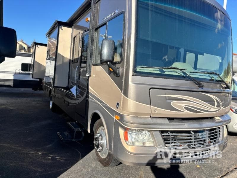 2015 Bounder 34T by Fleetwood from RV Leaders & Camping Outlet in Adamsburg, Pennsylvania