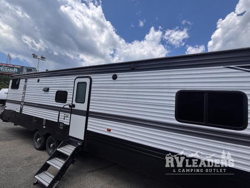 Used 2022 Keystone Hideout 32LBH available in Adamsburg, Pennsylvania