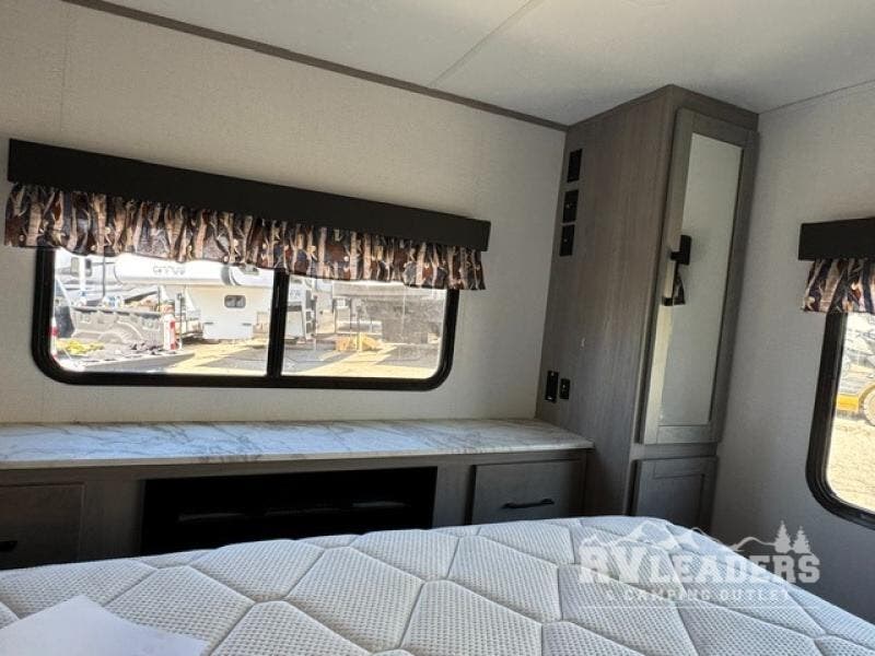 Used 2024 Dutchmen Kodiak Ultimate 2921FKDS available in Adamsburg, Pennsylvania