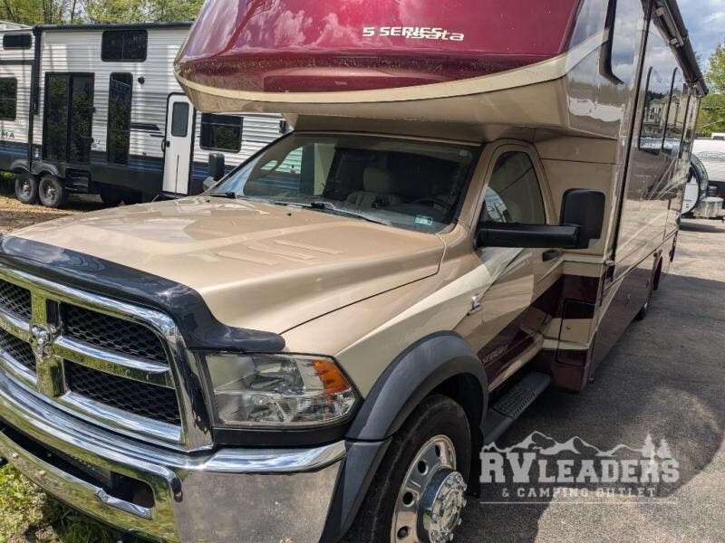 Used 2019 Dynamax Corp Isata 5 30FW available in Adamsburg, Pennsylvania