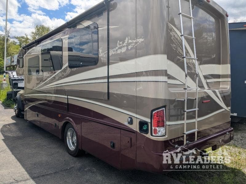 2019 Isata 5 30FW by Dynamax Corp from RV Leaders & Camping Outlet in Adamsburg, Pennsylvania