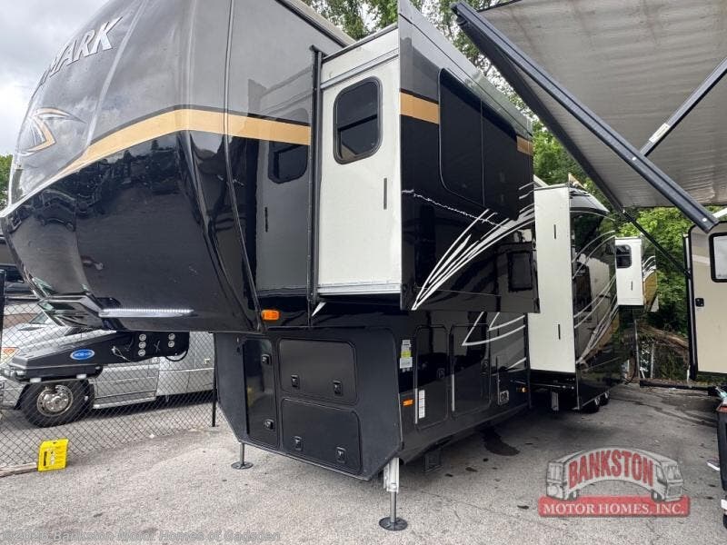 2022 Landmark Lafayette by Heartland from Bankston Motor Homes of Gadsden in Attalla, Alabama