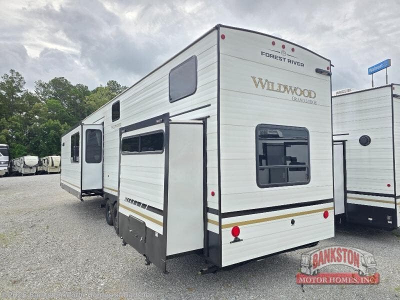 2026 Wildwood Lodge 40FKP by Forest River from Bankston Motor Homes of Gadsden in Attalla, Alabama