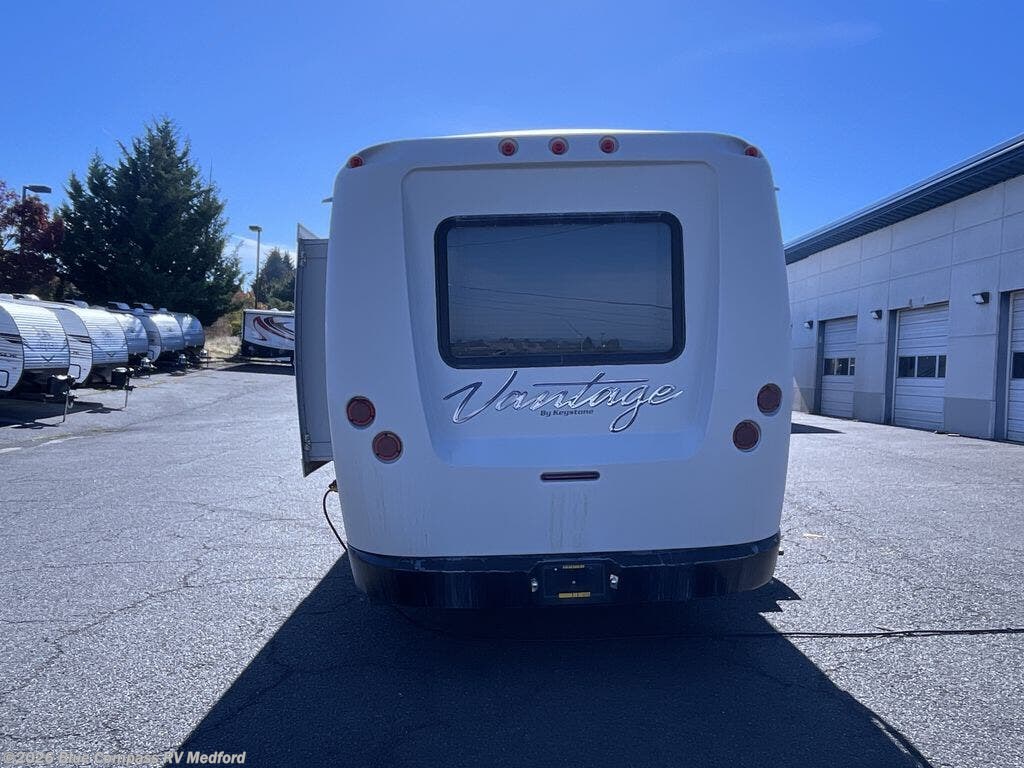Used 2012 Keystone Vantage 29RLS available in Medford, Oregon