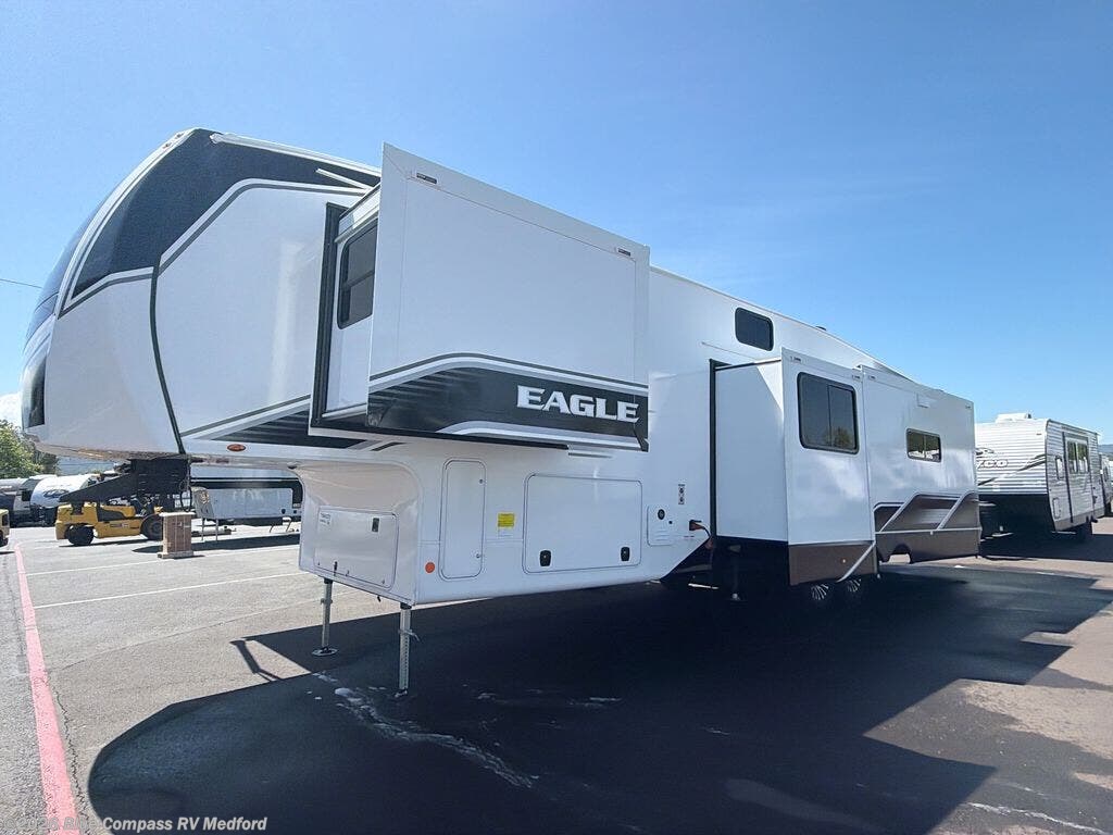 New 2026 Jayco Eagle 355MBQS available in Medford, Oregon