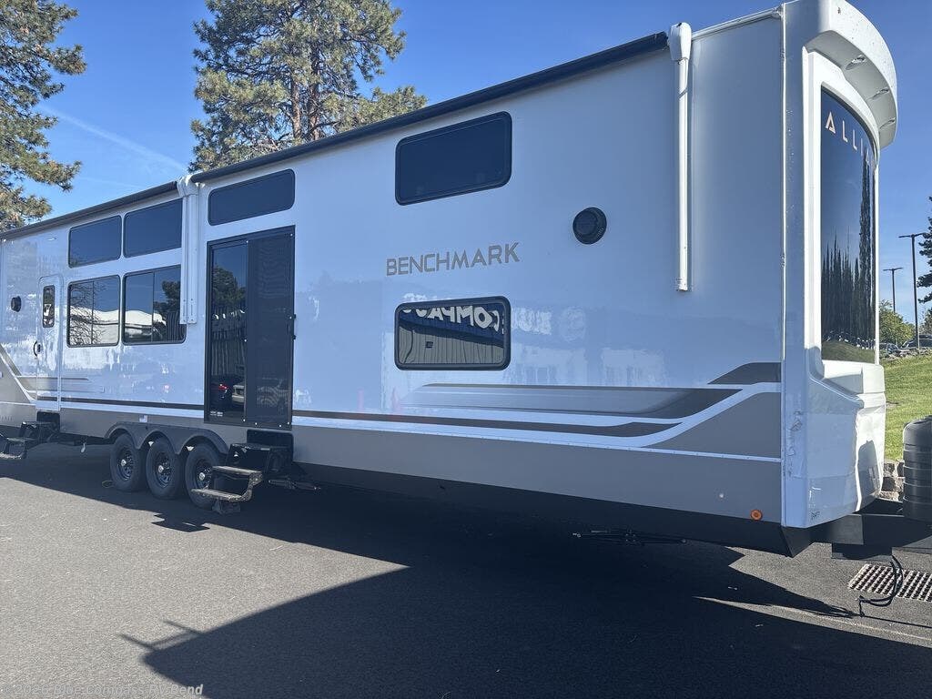 2026 Benchmark 44LFT by Alliance RV from Blue Compass RV Bend in Bend, Oregon
