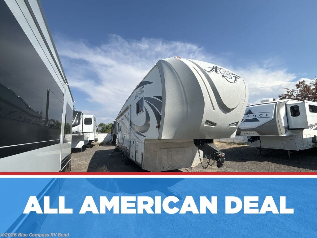 2016 Northwood Arctic Fox 29-5T - Used Fifth Wheel For Sale by Blue Compass RV Bend in Bend, Oregon features Slideout