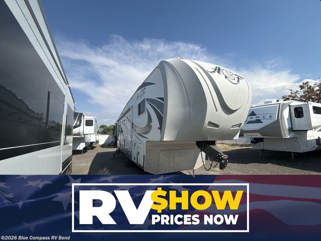 2016 Northwood Arctic Fox 29-5T - Used Fifth Wheel For Sale by Blue Compass RV Bend in Bend, Oregon features Slideout