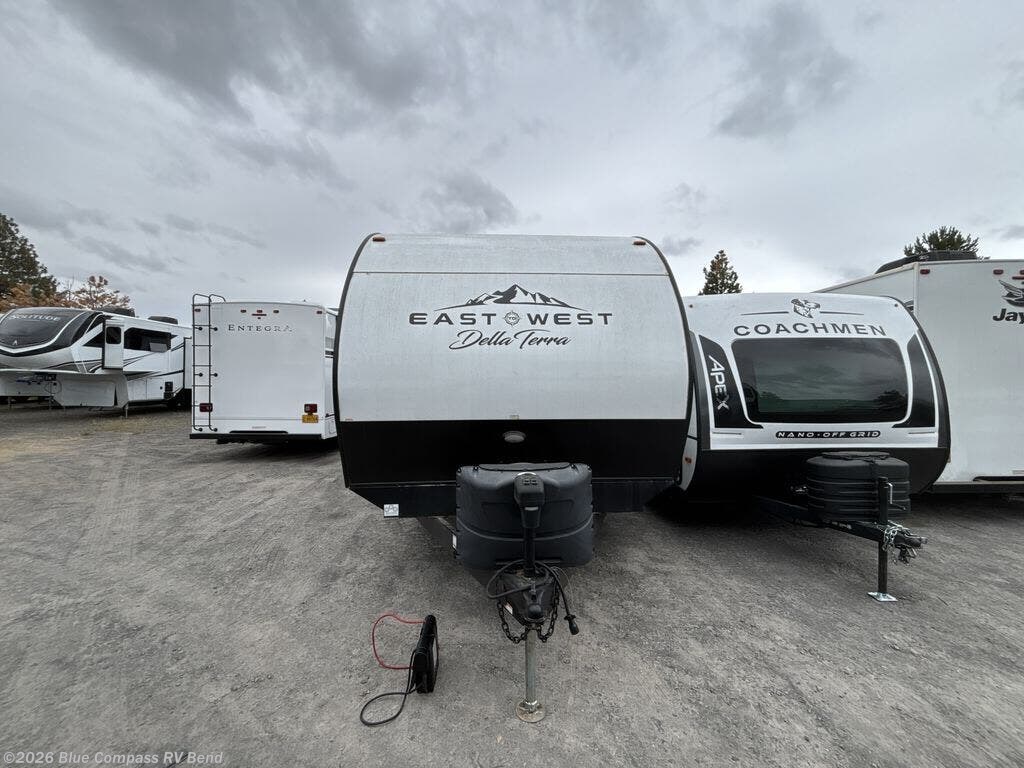 Used 2022 East to West Della Terra 271BH available in Bend, Oregon