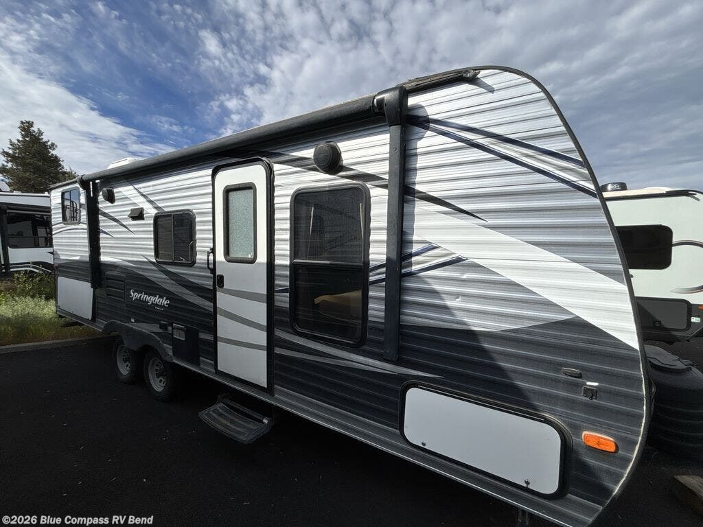 2017 Keystone Springdale 220BHWE - Used Travel Trailer For Sale by Blue Compass RV Bend in Bend, Oregon