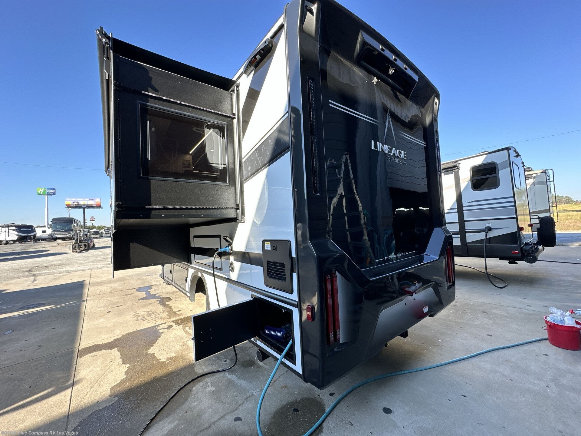 2027 Lineage Series M 25FW by Grand Design from Blue Compass RV Las Vegas in Las Vegas, Nevada