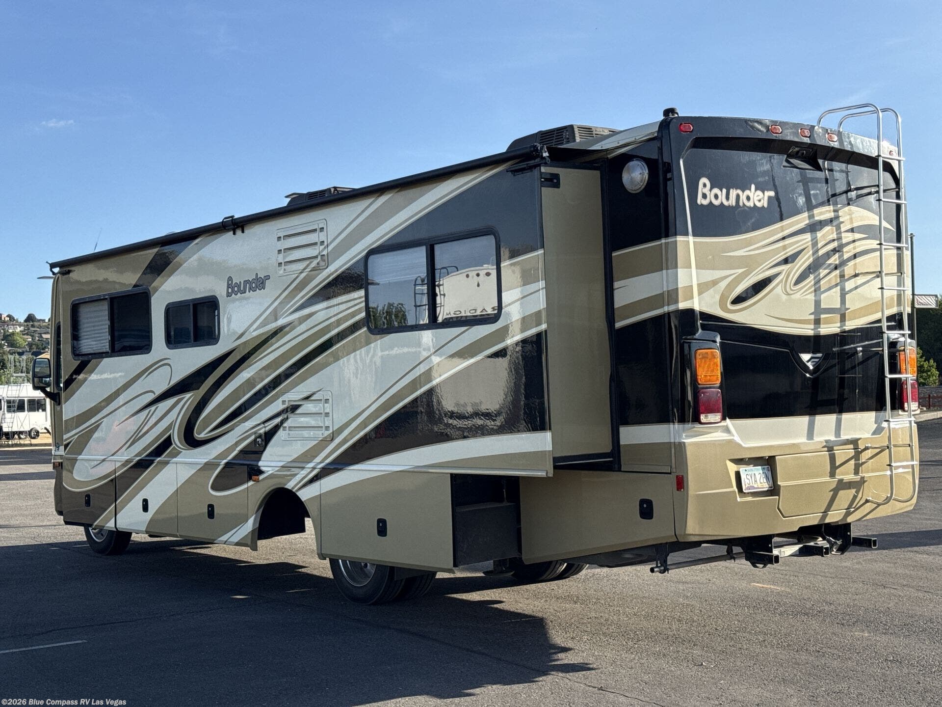 2011 Bounder 33U by Fleetwood from Blue Compass RV Las Vegas in Las Vegas, Nevada