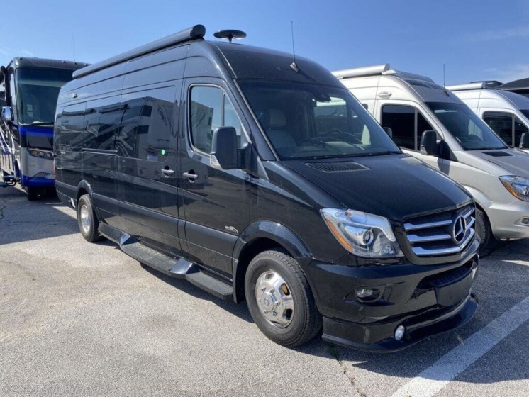 Used 2019 Midwest Weekender Weekender available in Tulsa, Oklahoma