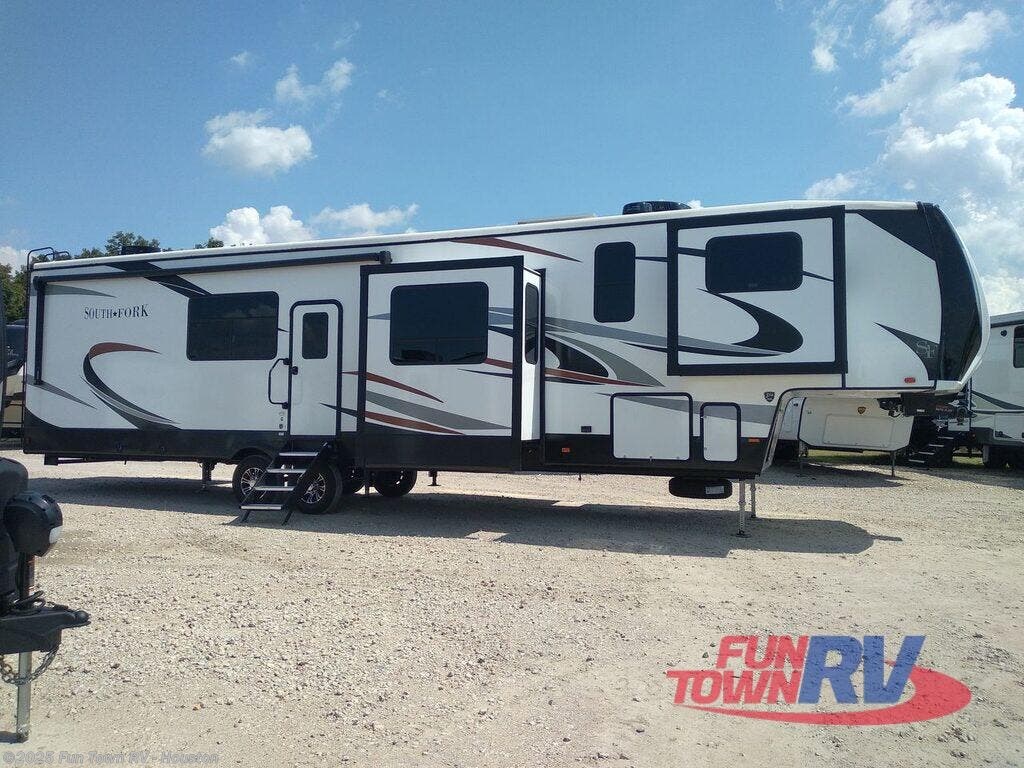 2022 Cruiser RV South Fork 3710FLMB RV for Sale in Wharton, TX 77488