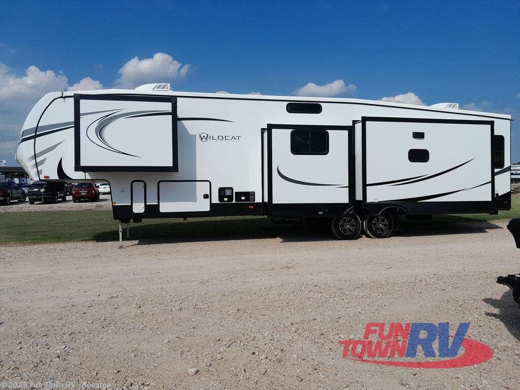2023 Forest River Wildcat 369MBL RV for Sale in Wharton, TX 77488