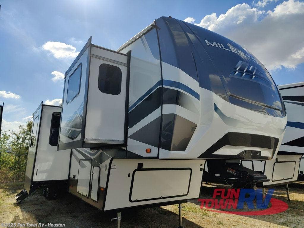 2023 Heartland Milestone 370FLMB RV for Sale in Wharton, TX 77488